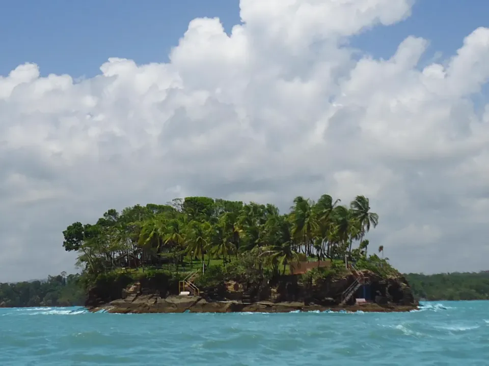 Kleine bewachsene Insel vor der Küste Nicaraguas.